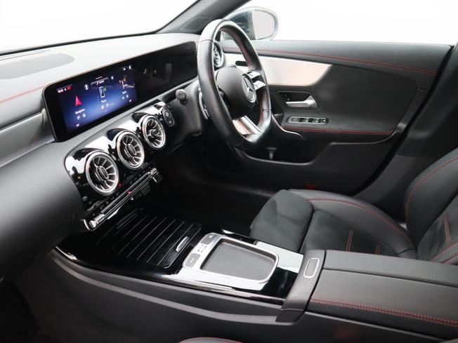 MERCEDES-BENZ CLA Class Photo 23