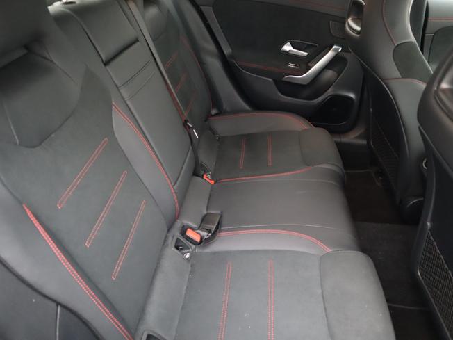 MERCEDES-BENZ CLA Class Photo 25