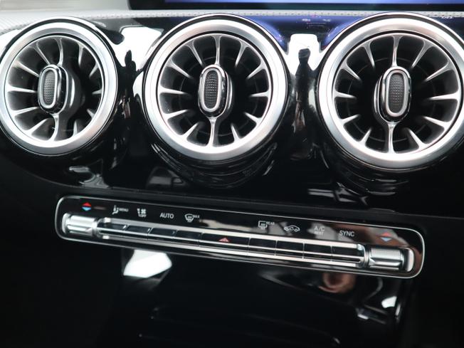 MERCEDES-BENZ CLA Class Photo 28