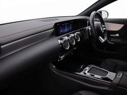 MERCEDES-BENZ CLA Class Photo 3