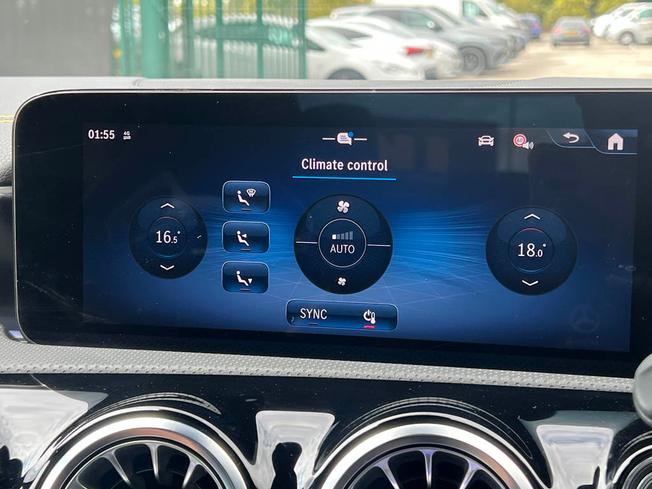MERCEDES-BENZ CLA Class Photo 32