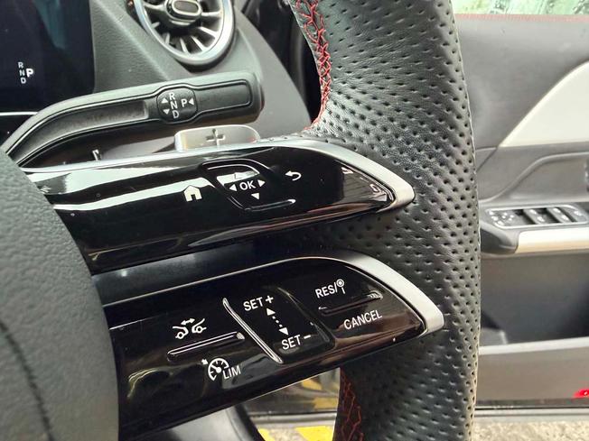 MERCEDES-BENZ GLA Photo 28
