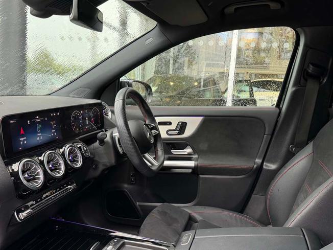 MERCEDES-BENZ GLA Photo 3