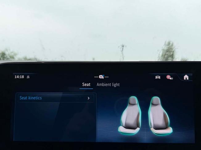 MERCEDES-BENZ GLA Photo 35