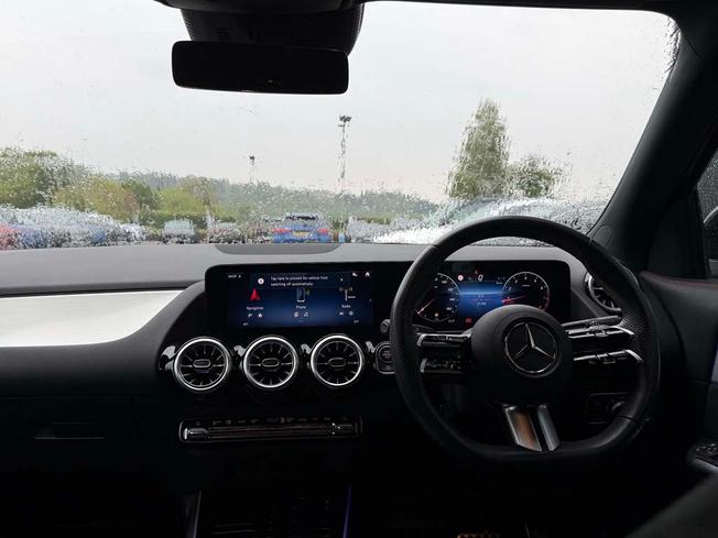 MERCEDES-BENZ GLA Photo 5