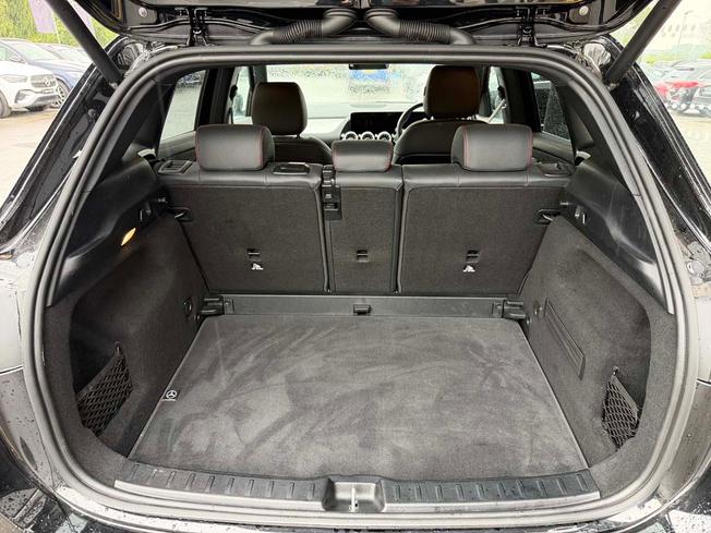 MERCEDES-BENZ GLA Photo 9