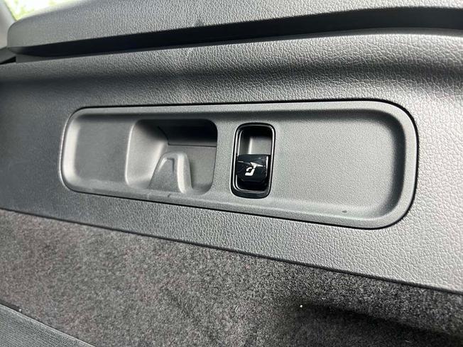 MERCEDES-BENZ Glc Photo 21