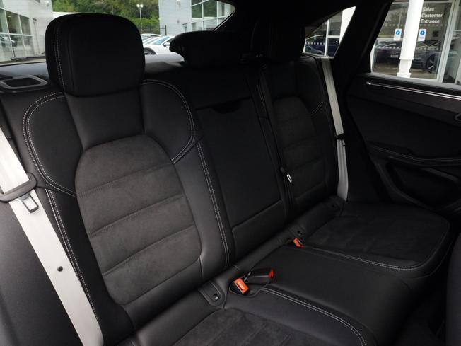 PORSCHE Macan Photo 12
