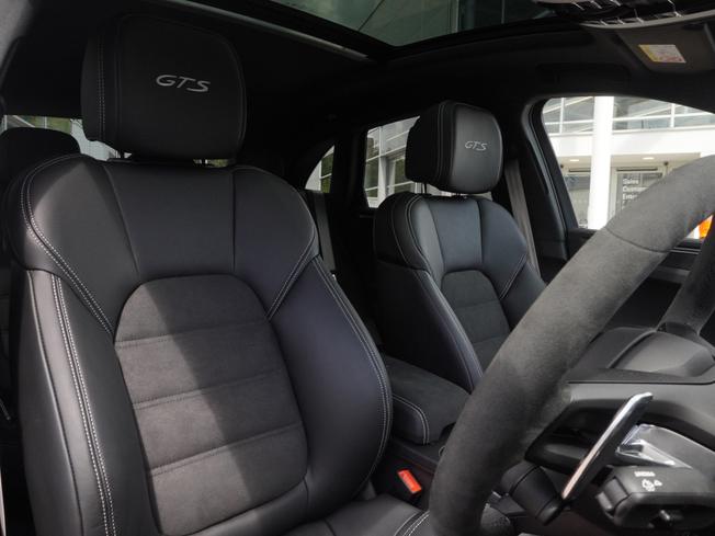 PORSCHE Macan Photo 13
