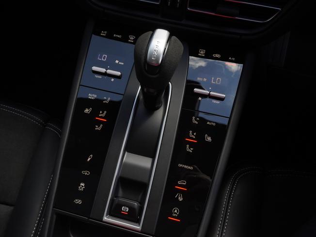 PORSCHE Macan Photo 28