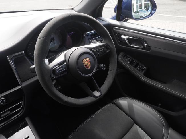 PORSCHE Macan Photo 9