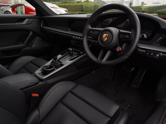 PORSCHE 911 Photo 10