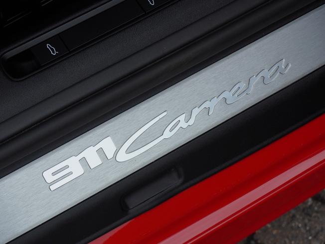 PORSCHE 911 Photo 24