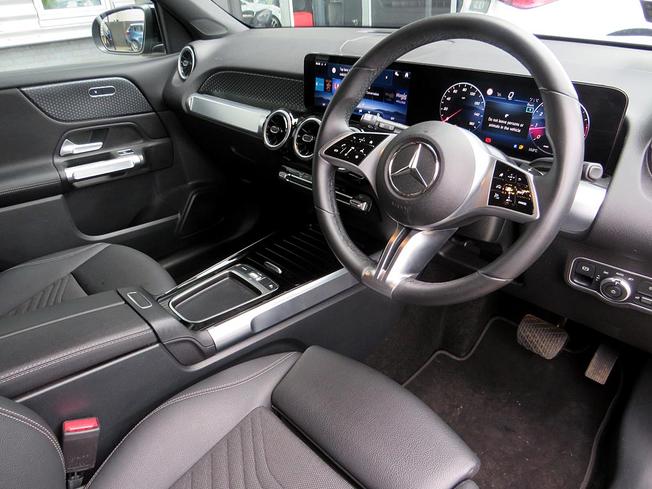 MERCEDES-BENZ GLB Photo 15