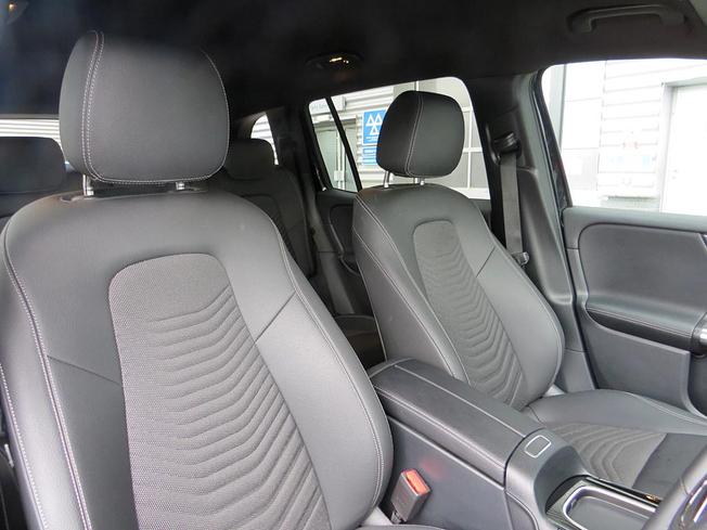 MERCEDES-BENZ GLB Photo 17
