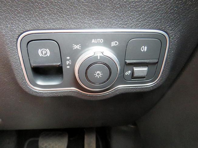 MERCEDES-BENZ GLB Photo 28