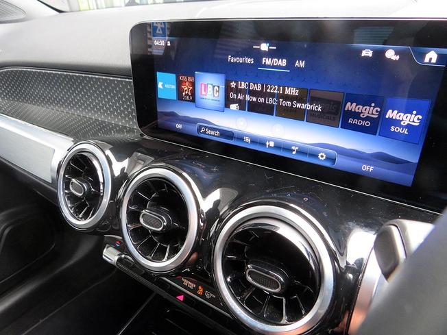 MERCEDES-BENZ GLB Photo 36
