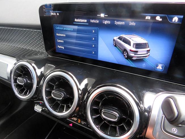 MERCEDES-BENZ GLB Photo 39