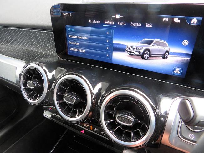 MERCEDES-BENZ GLB Photo 40