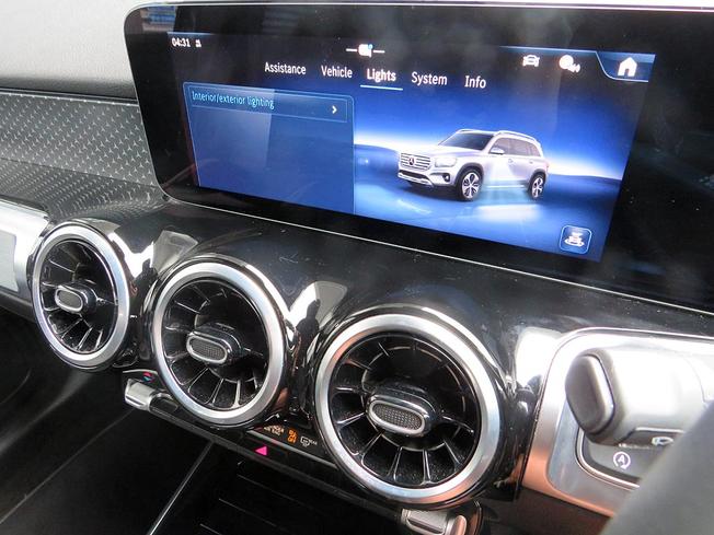 MERCEDES-BENZ GLB Photo 41