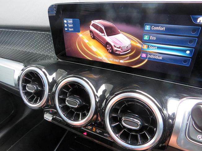 MERCEDES-BENZ GLB Photo 44