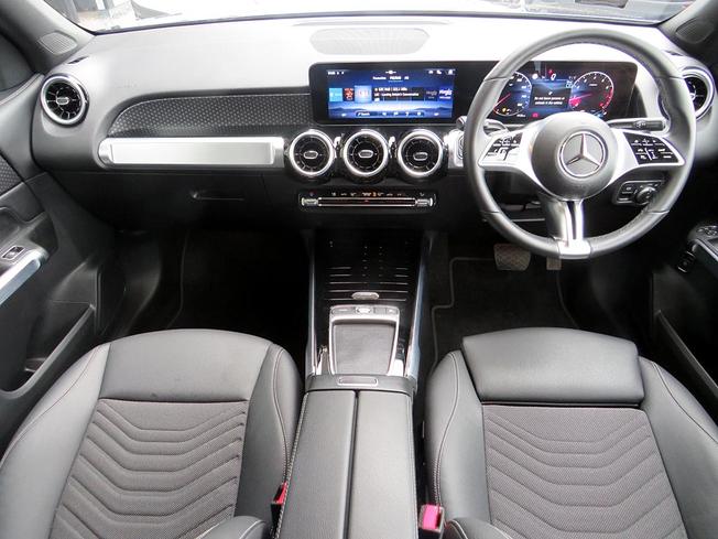MERCEDES-BENZ GLB Photo 5