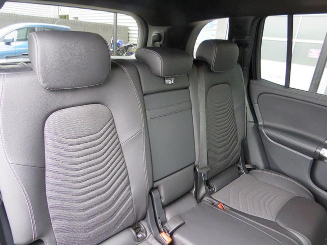 MERCEDES-BENZ GLB Photo 8