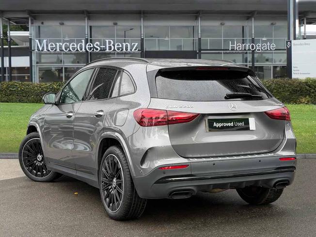 MERCEDES-BENZ GLA Photo 2