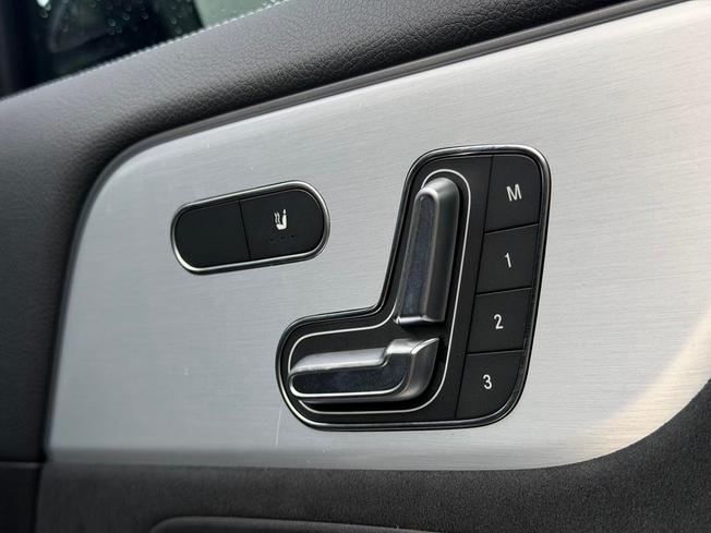 MERCEDES-BENZ GLA Photo 23