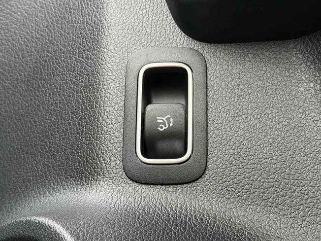 MERCEDES-BENZ GLA Photo 24