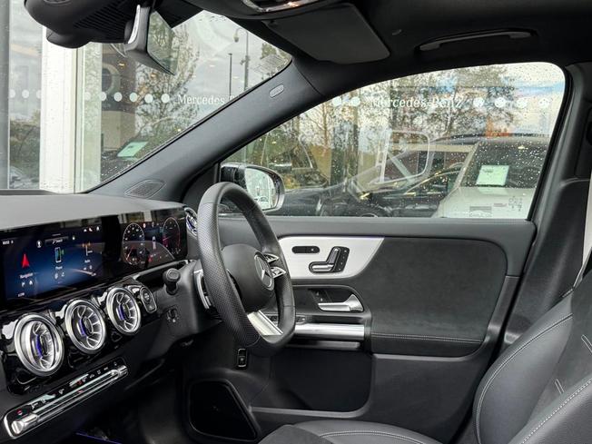 MERCEDES-BENZ GLA Photo 3
