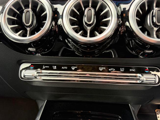 MERCEDES-BENZ GLA Photo 32
