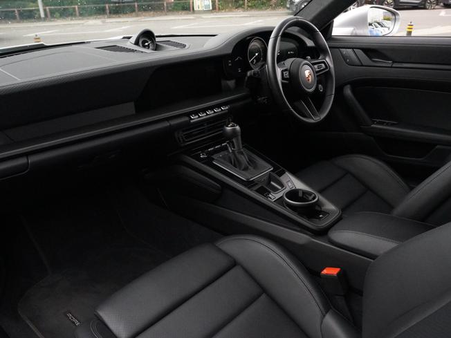 PORSCHE 911 Photo 17