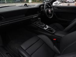 PORSCHE 911 Photo 3