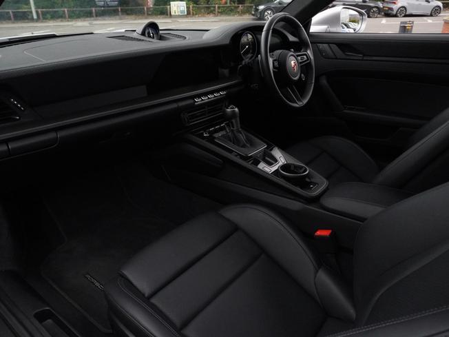 PORSCHE 911 Photo 3