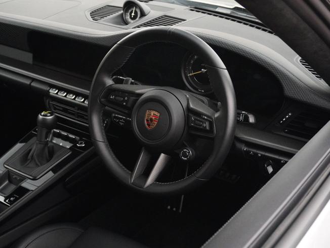 PORSCHE 911 Photo 8