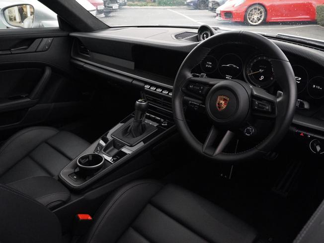 PORSCHE 911 Photo 9