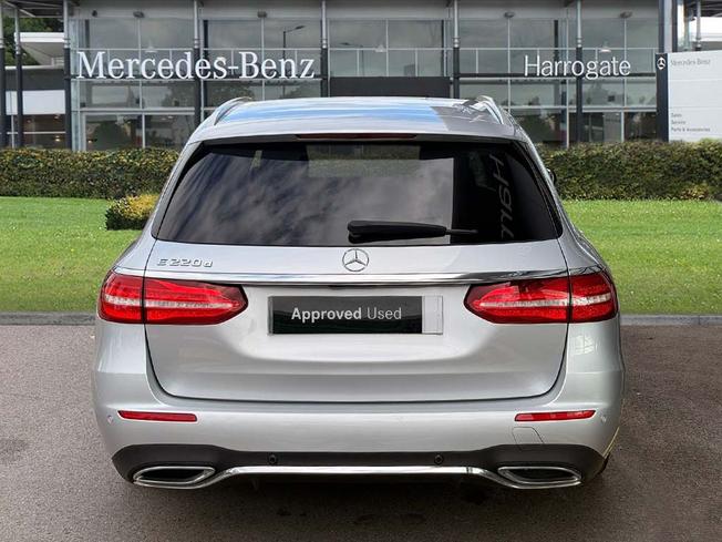 MERCEDES-BENZ E Class Photo 12