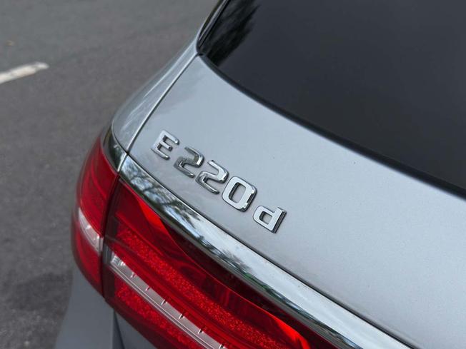 MERCEDES-BENZ E Class Photo 18
