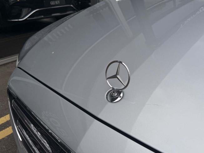 MERCEDES-BENZ E Class Photo 19