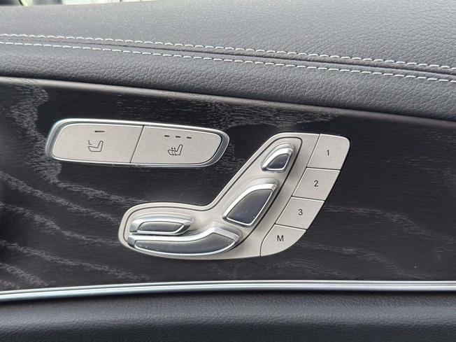MERCEDES-BENZ E Class Photo 23