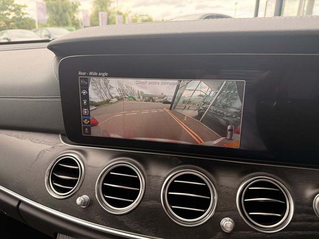 MERCEDES-BENZ E Class Photo 25