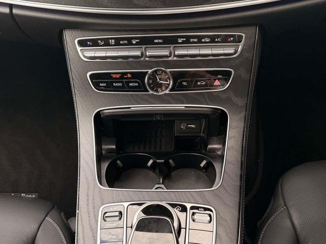 MERCEDES-BENZ E Class Photo 36