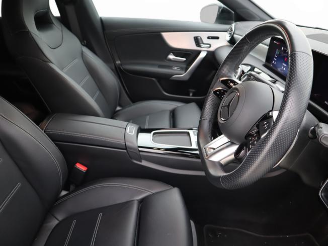 MERCEDES-BENZ CLA Class Photo 14