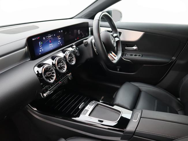MERCEDES-BENZ CLA Class Photo 19