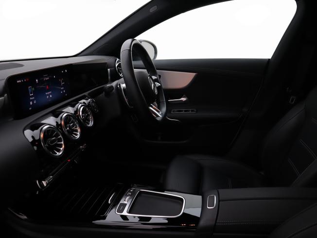 MERCEDES-BENZ CLA Class Photo 21