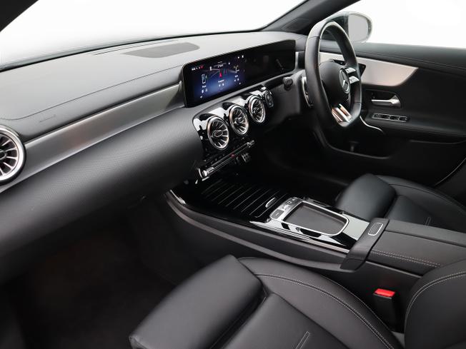 MERCEDES-BENZ CLA Class Photo 3