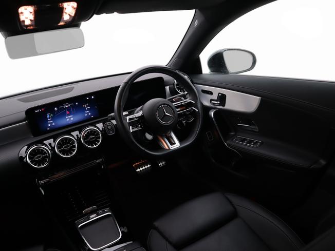 MERCEDES-BENZ CLA Class Photo 5