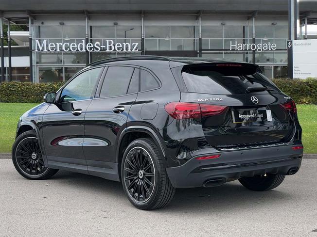 MERCEDES-BENZ GLA Photo 2
