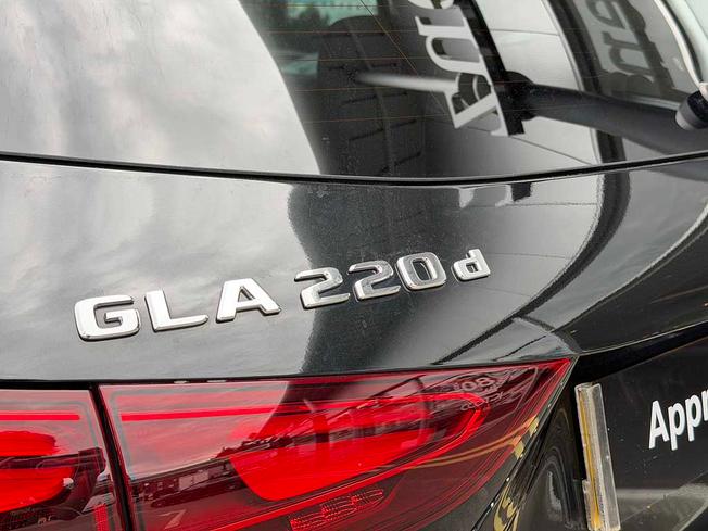 MERCEDES-BENZ GLA Photo 21